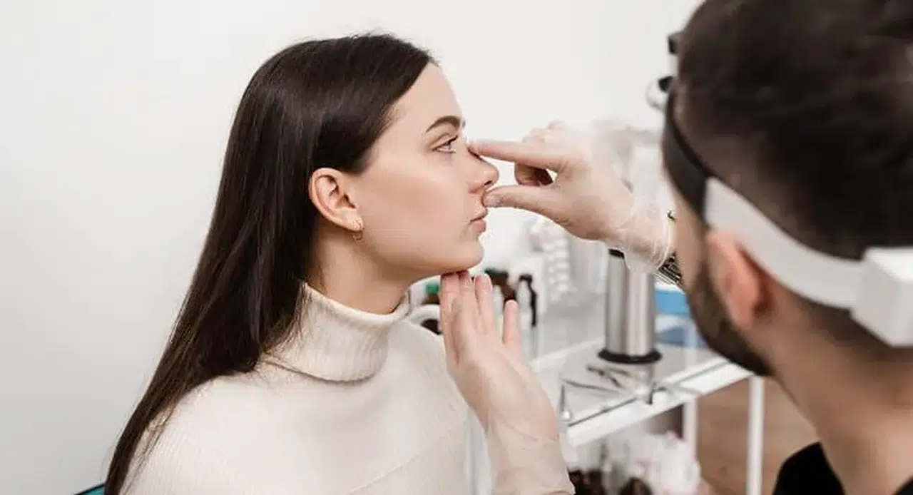 Burun Estetiği (Rinoplasti) Rehberi 2025: Doğal Sonuçlar ve Esteworld Yaklaşımı