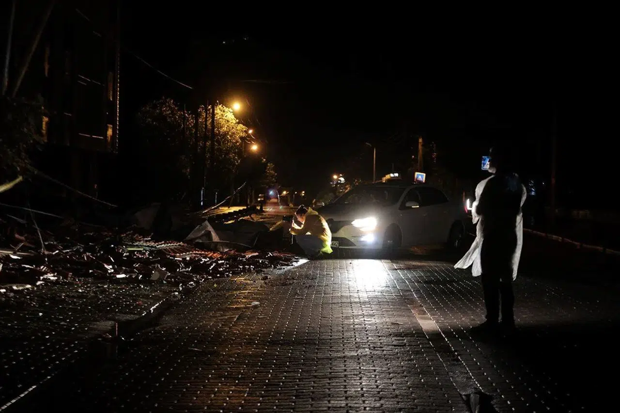 Sındırgı'da halk, ikinci geceyi de dışarıda geçirdi