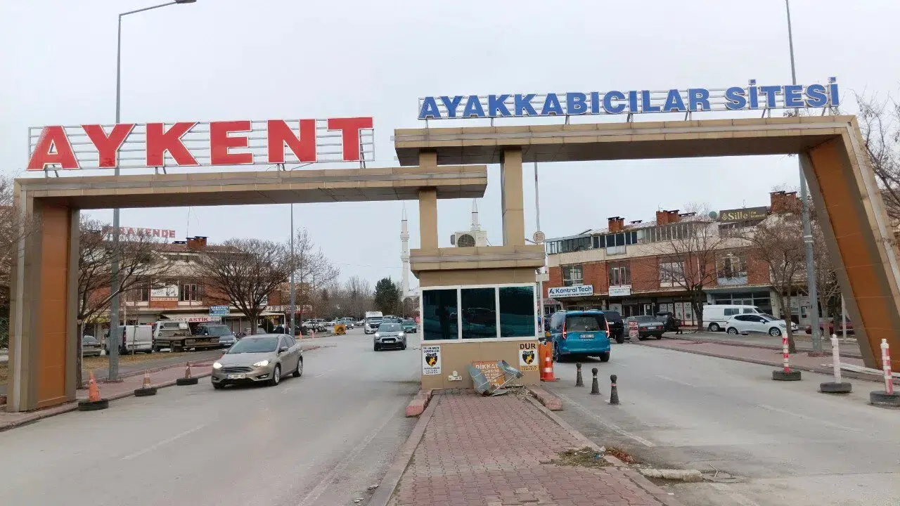 Konya'da ayakkabı üretimi durdu: Çalışanlar greve gitti