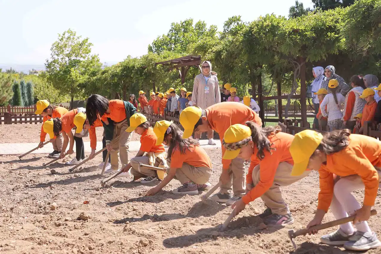 Konya'da MEGA eğitim başladı! Öğrenciler yeni bilgiler keşfedecek