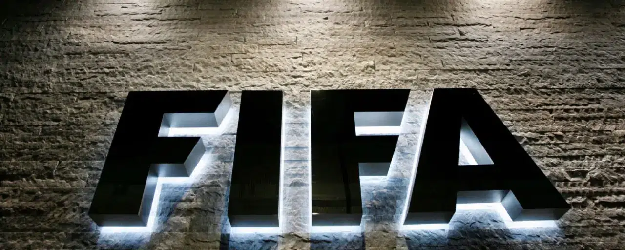 FIFA Türk Süper Lig ekiplerine  ceza yağdırdı