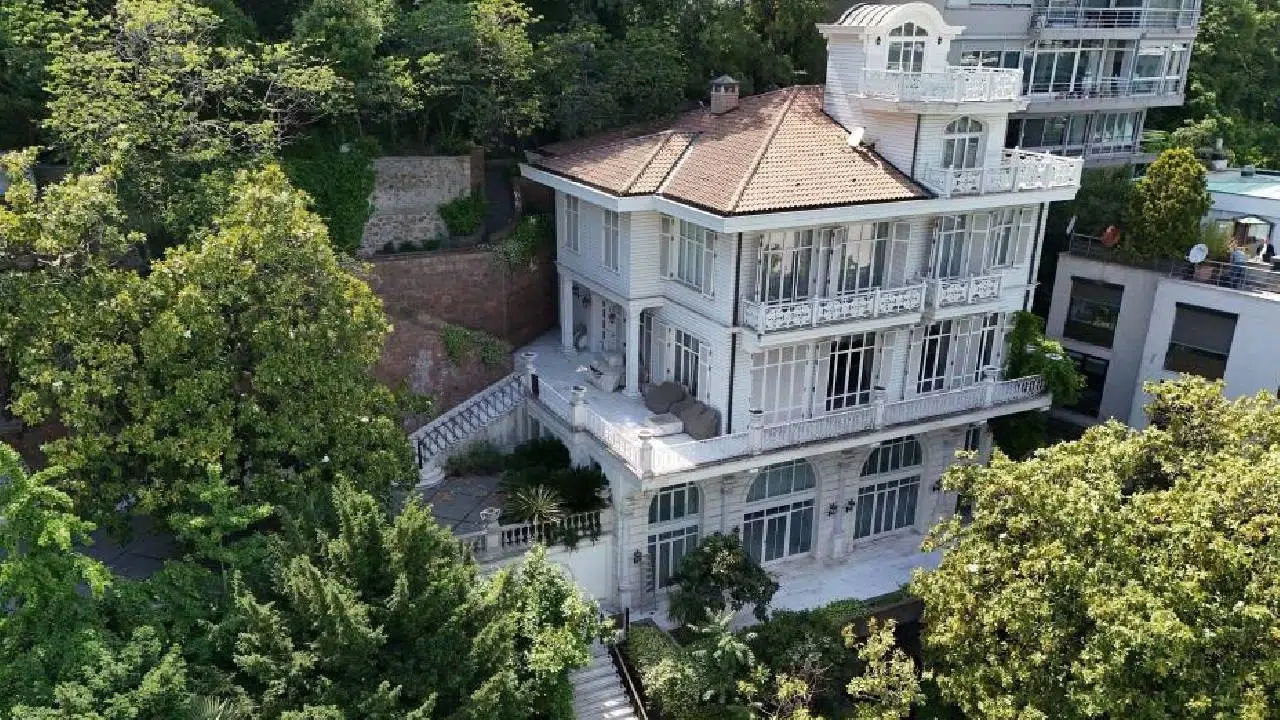 Boğazın en pahalısıydı: FETÖ firarisi İpek'in köşkü dördüncü ihalede satıldı