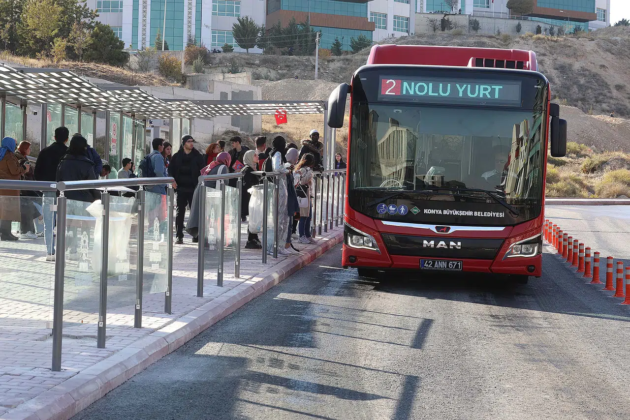 Konya'da öğrencilerin göç yolculuğu! Ringi kaçıran derse yetişemiyor
