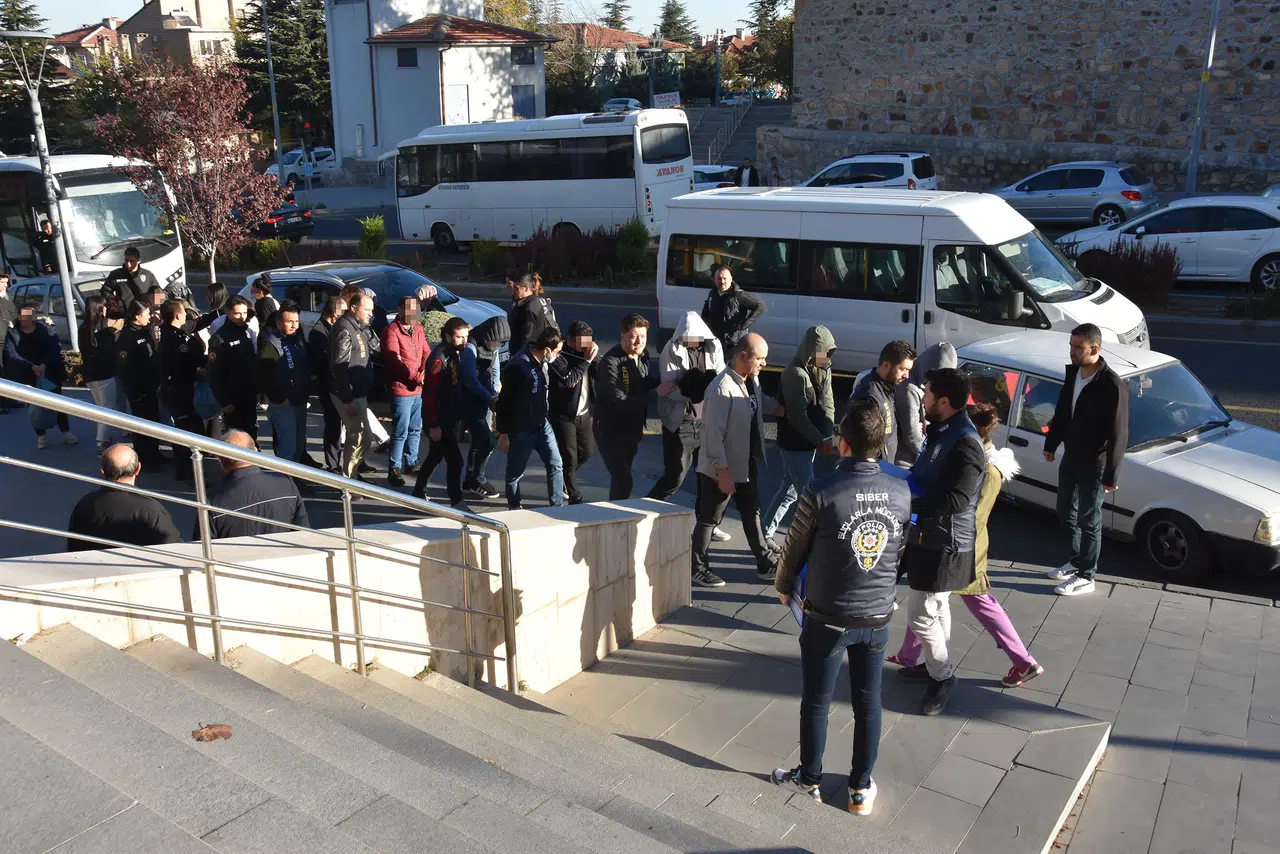 Aralarında Konya da var: Kripto çetesi çökertildi