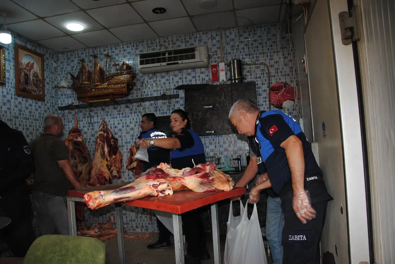 Kilolarca bozuk et: Lokantalara satacaklardı
