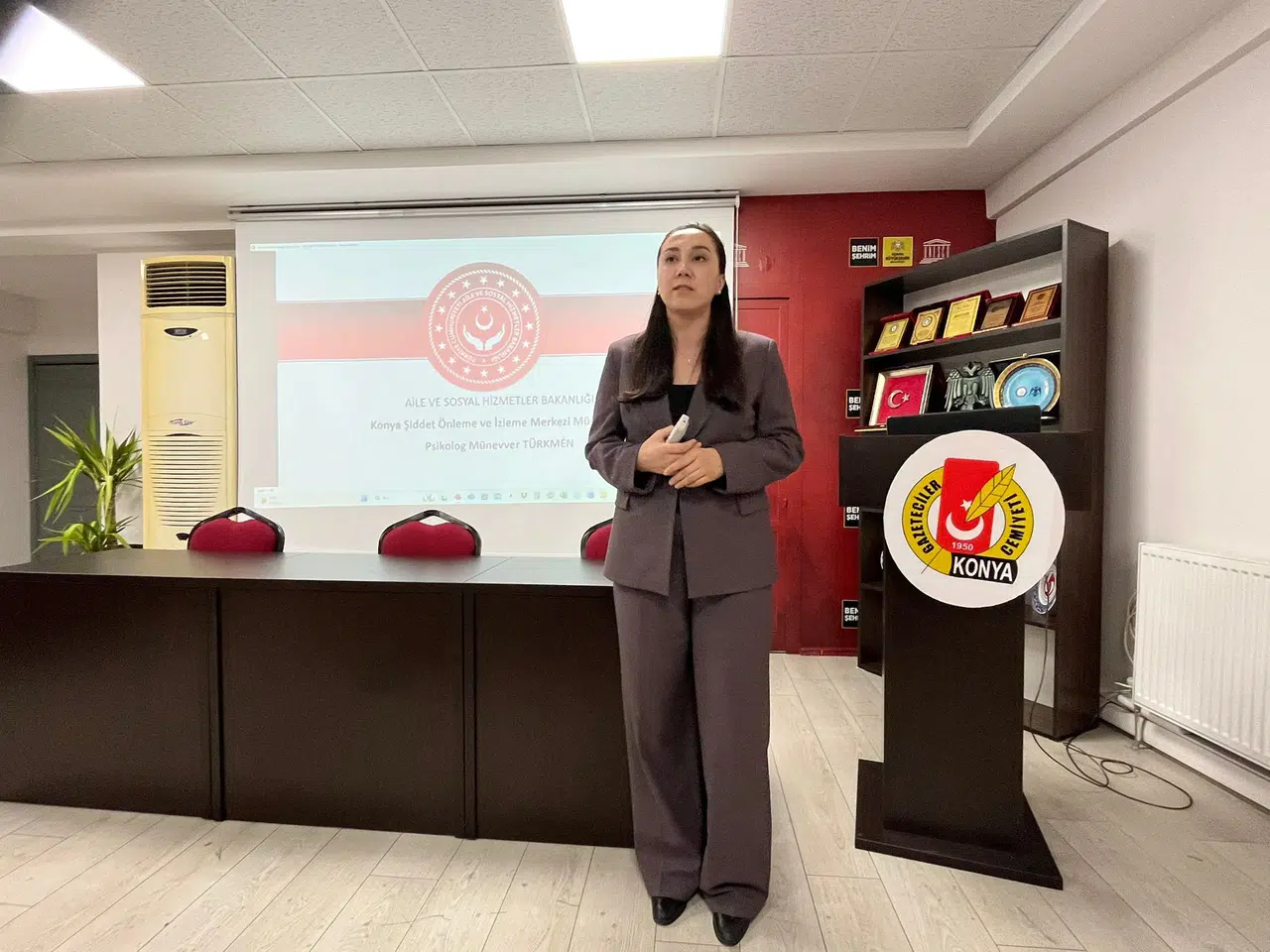 Konyalı Gazetecilere Kadına Yönelik Şiddetin ve Erken Yaşta Evliliklerin Önlenmesi konferansı verildi