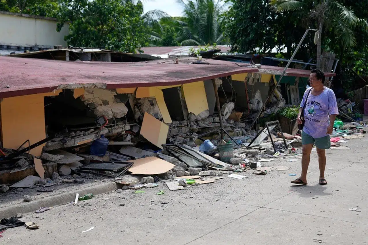 Filipinler'de 7.6 büyüklüğünde deprem: Tsunami uyarısı yapıldı
