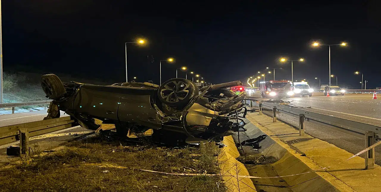 Otomobil hurdaya döndü:  2 ölü, 5 yaralı
