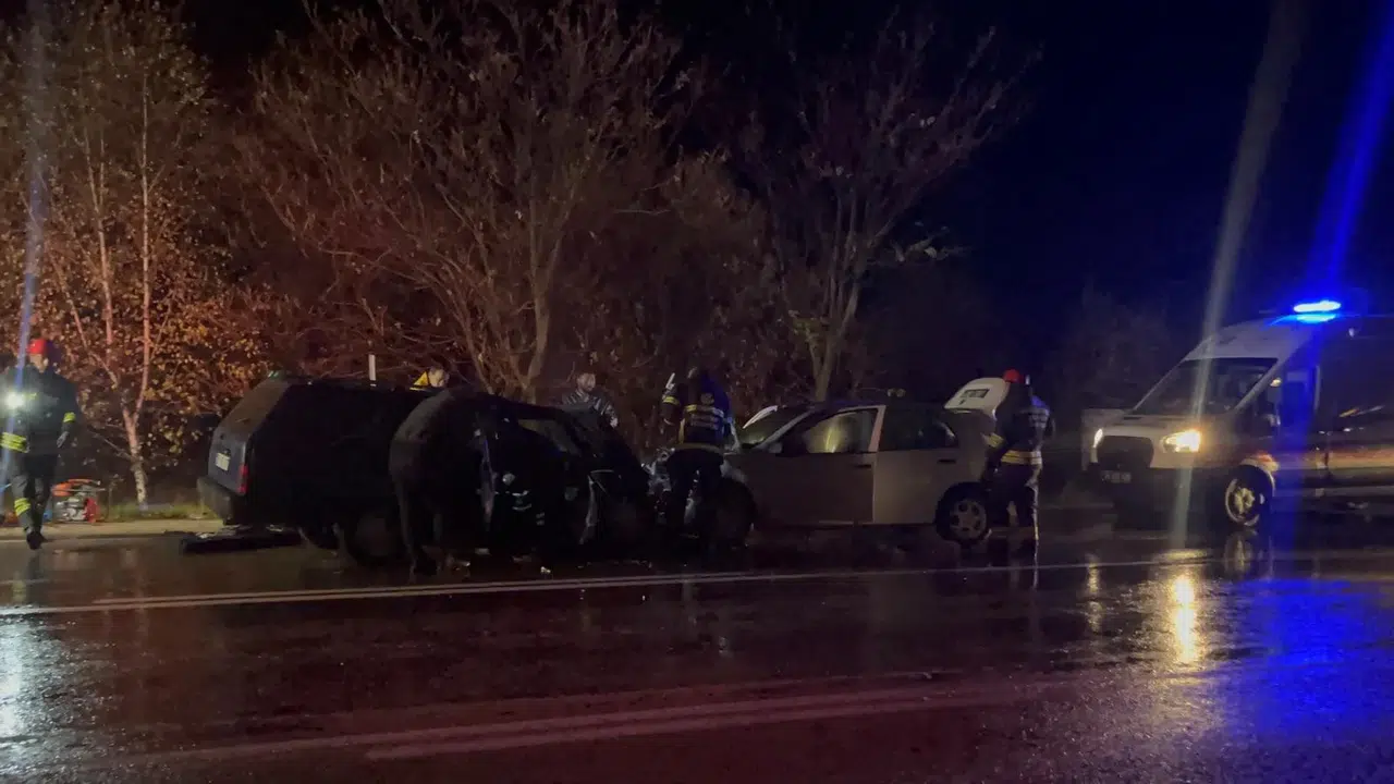 Kaygan yolda feci kaza: 3'ü çocuk 9 kişi yaralandı