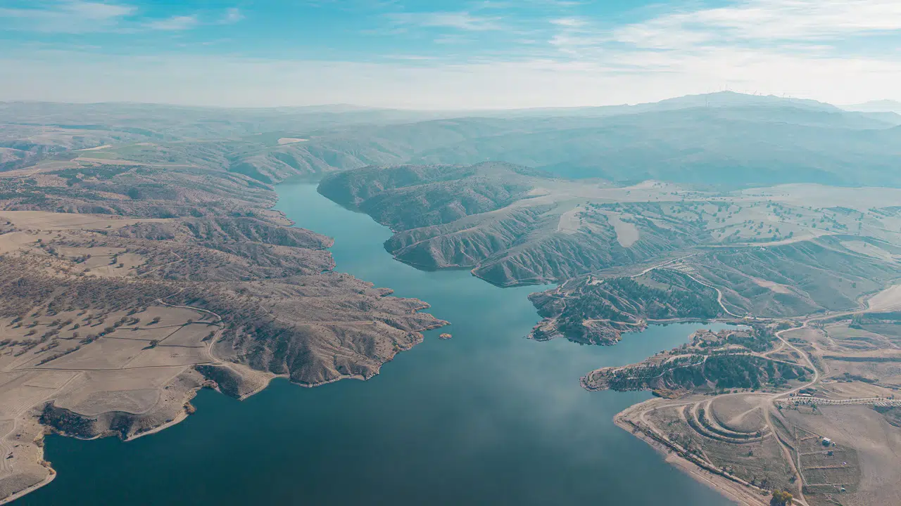 Kızılırmak besliyor: Kapulukaya turkuaz sularıyla büyülüyor