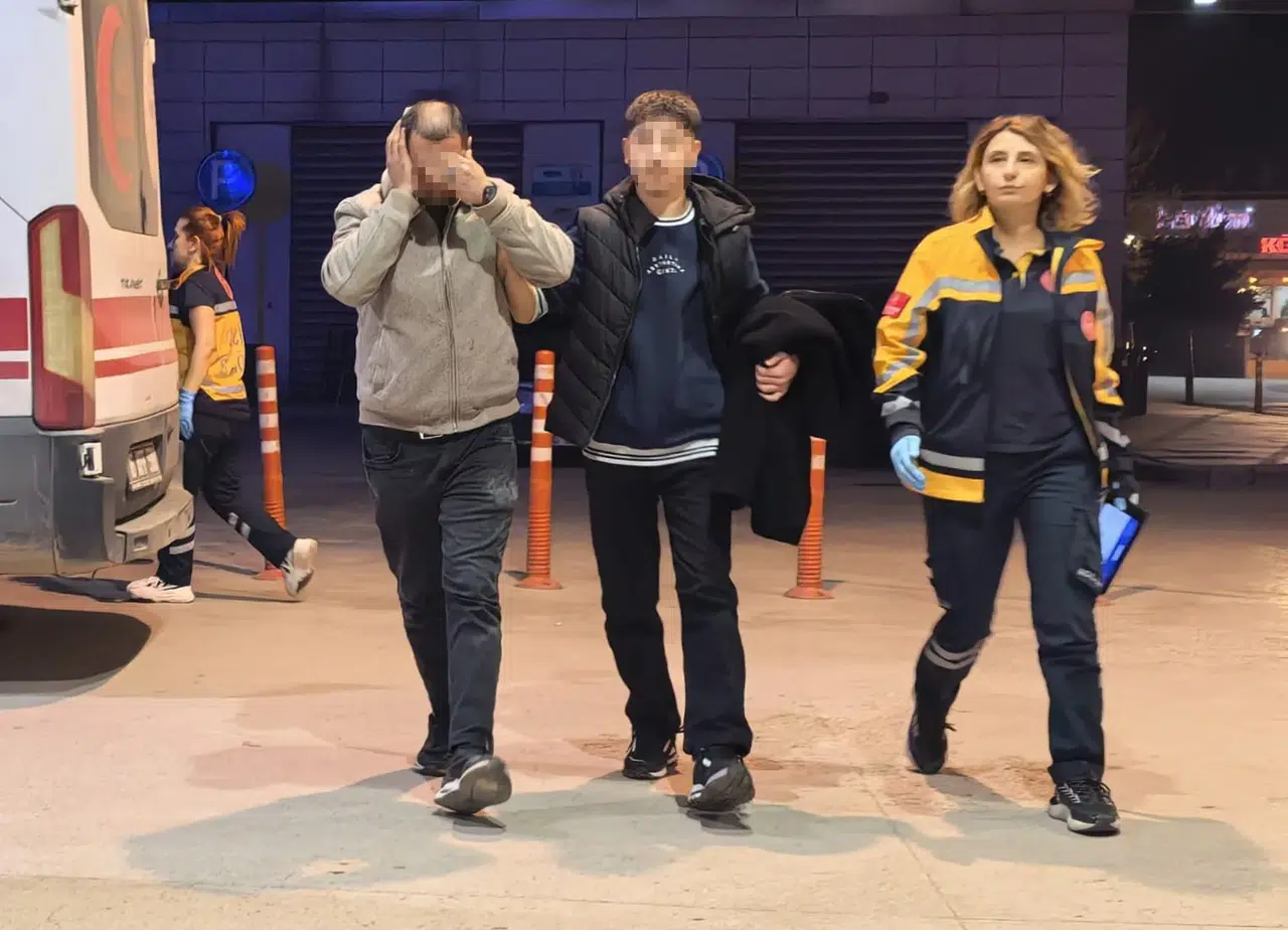 Taşların üzerine düşünce kulağı koptu: Alkolik genç kulağından oldu