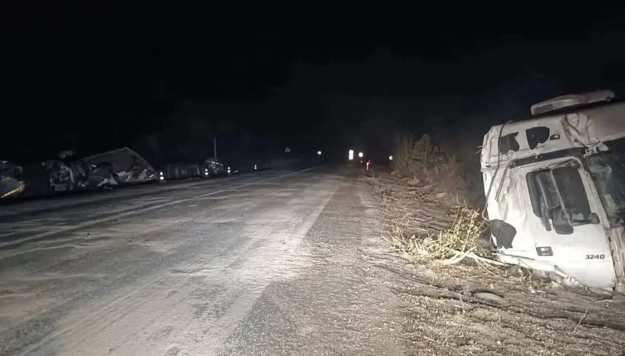Konya'daki feci kazada süt tankeri paramparça oldu
