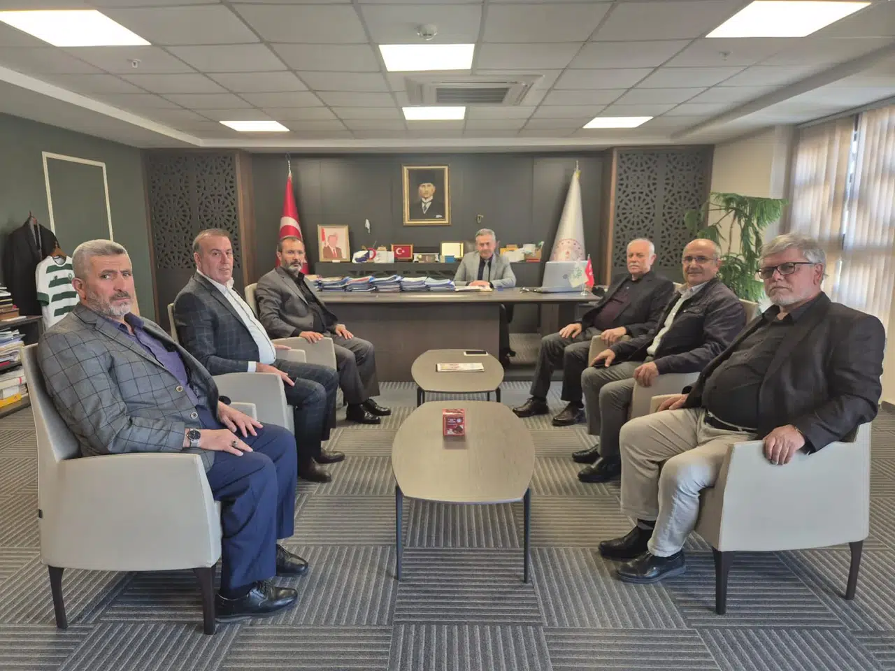 Konya'daki öğretmenlere çikolata ikramı yapıldı