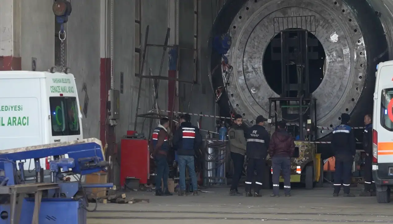 Fabrikada feci iş kazası: 3 tonluk sacın altında kalan 2 işçi öldü