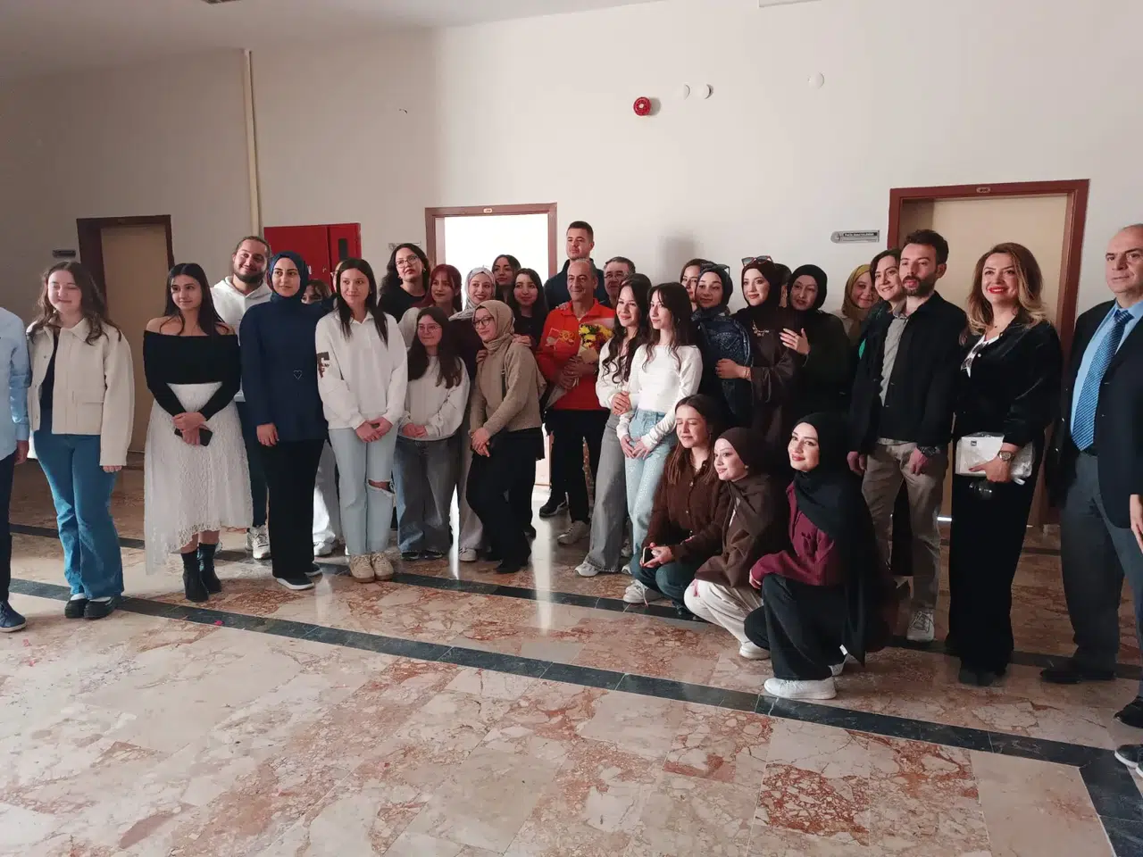 Konya'nın sevilen hocası veda etti: 32 yıllık kariyerde jübile yapıldı