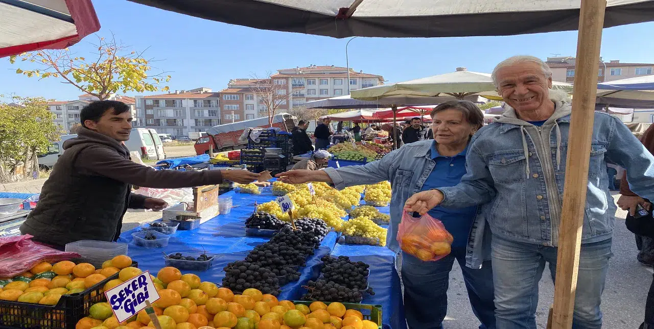 Tezgâhlarda mandalina bereketi: Kilo fiyatını duyan koşuyor