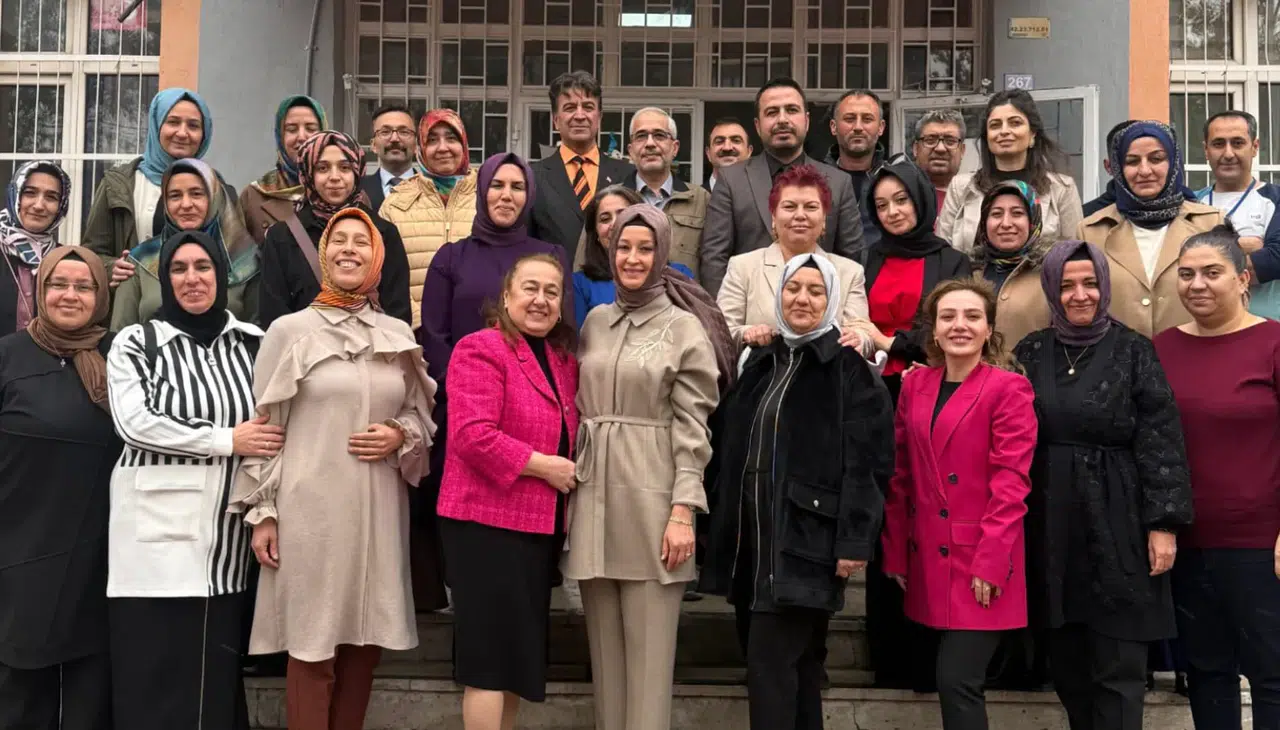 Karatay Yusuf İzzettin Horasanlı İlkokulu'nda Öğretmenler Günü coşkusu