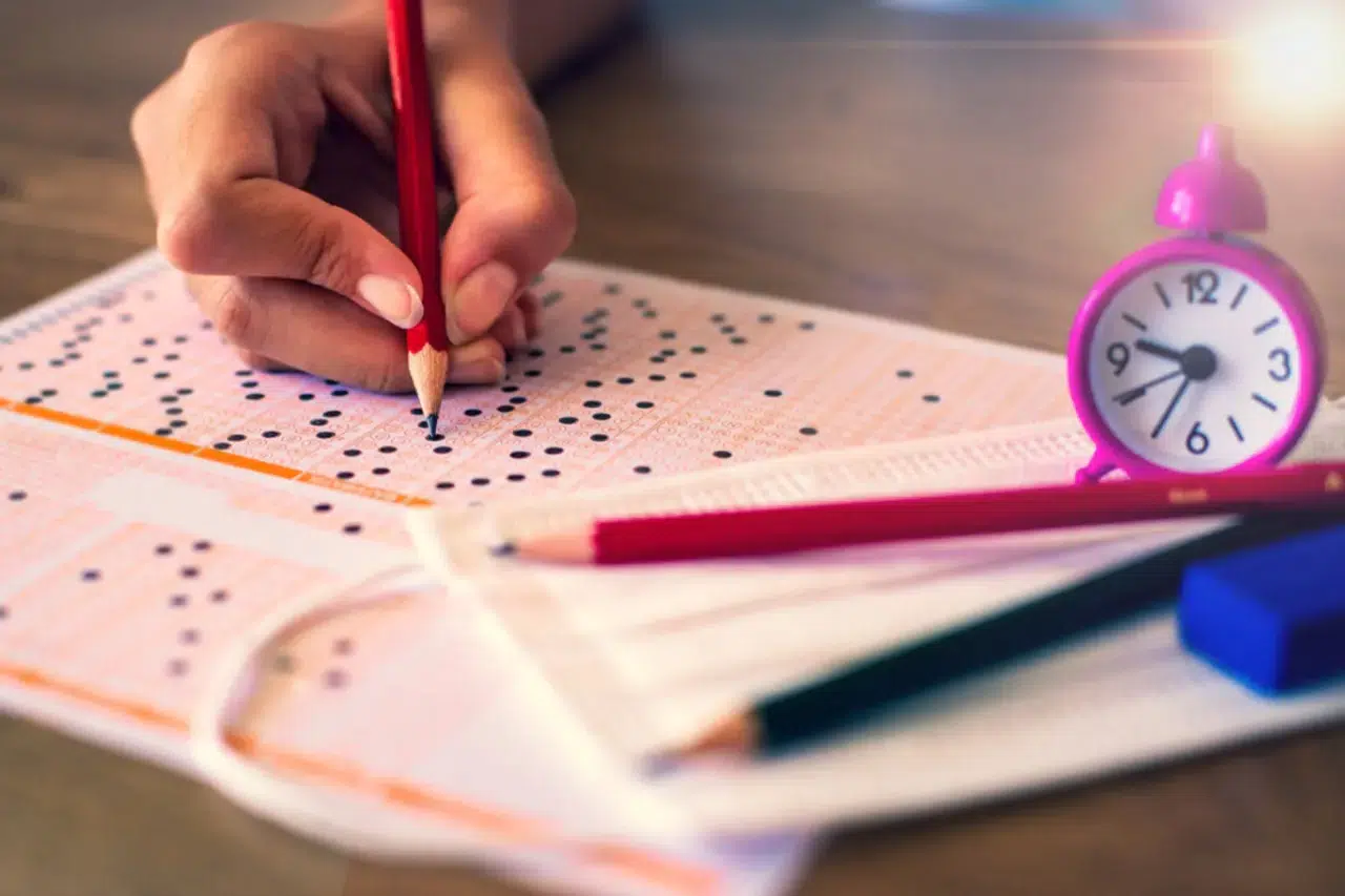 Artık dershaneler, yardımcı araçlar olmayacak: YKS için MEBİ devrede