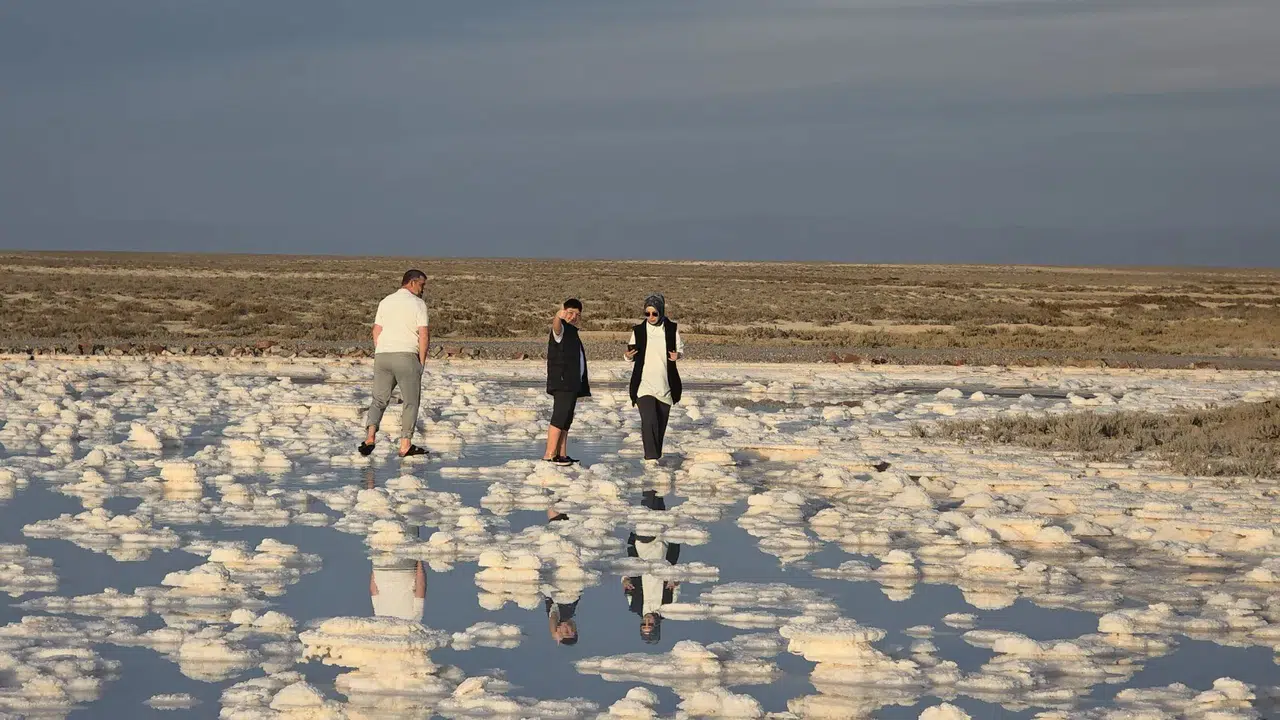 Konya Tuz Gölü'nde inanılmaz görüntü: Tuz mantarları Pamukkale travertenlerini andırdı