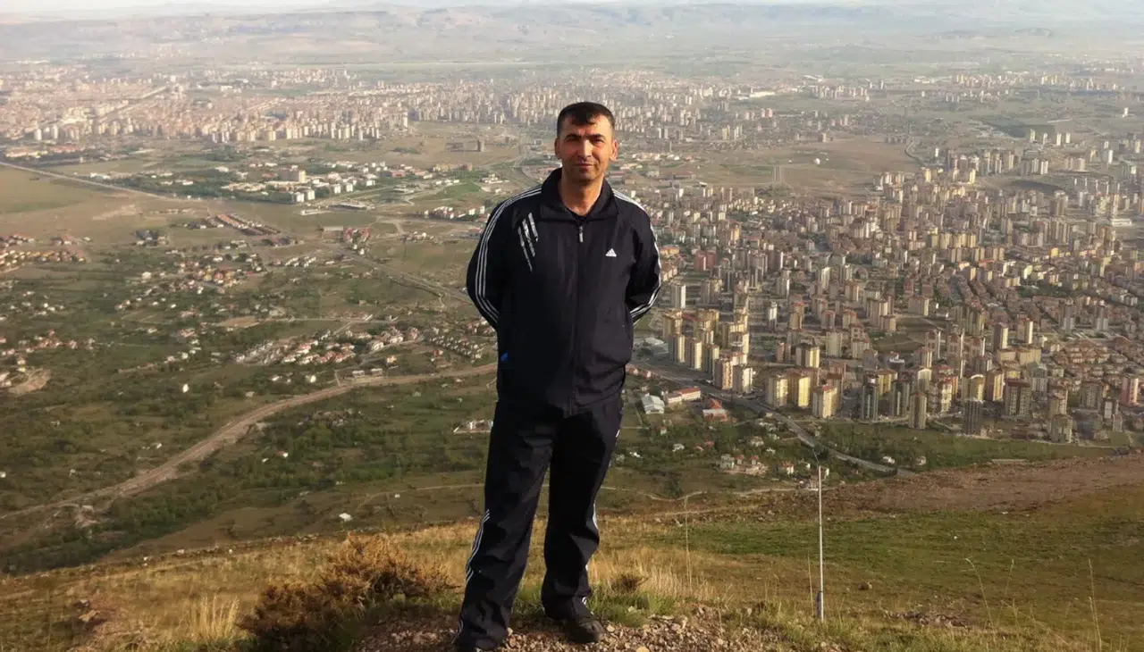 Karabük yasta: Şehit Astsubay Özcan'ın baba ocağına Türk bayrağı asıldı