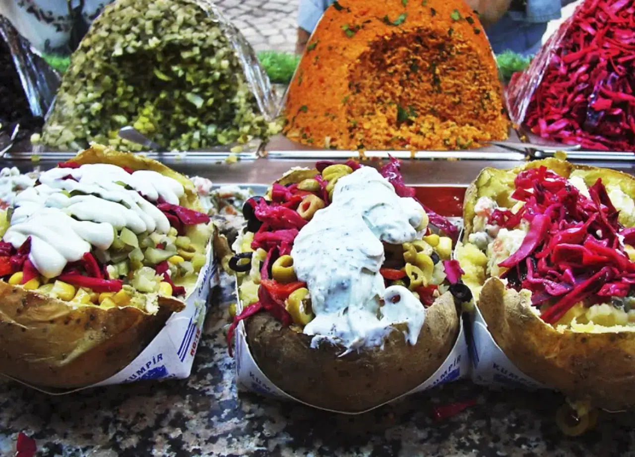 Midye ve kumpir faciası: İki çocuk öldü, anne ve baba yaşam savaşı veriyor