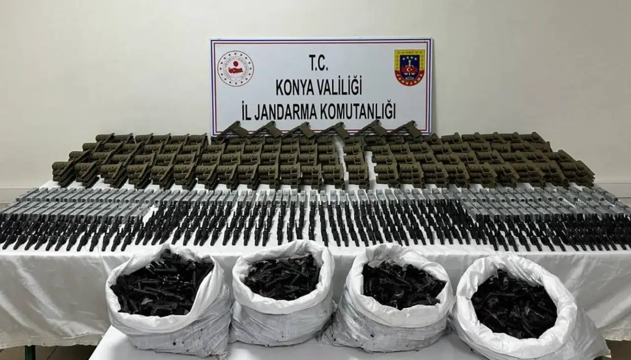 Konya'da jandarma ekipleri çok sayıda silah parçası ele geçirdi