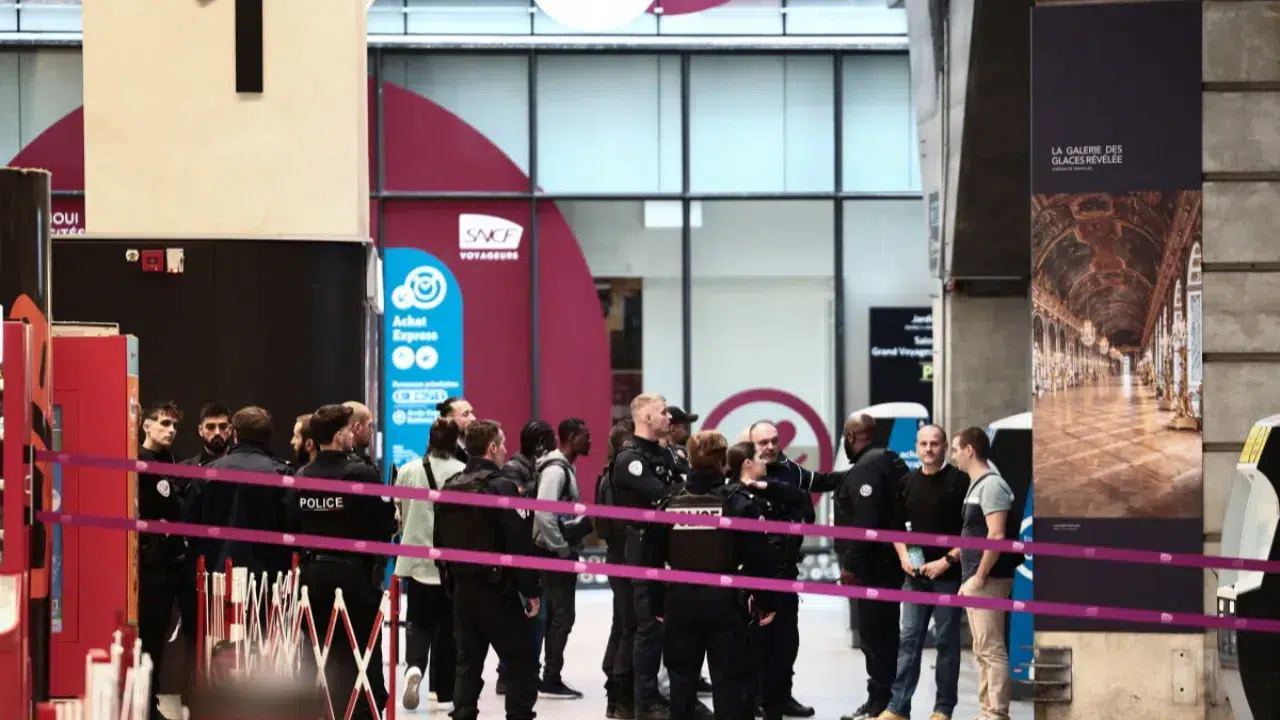 Paris’te alarm: Tren garında bıçaklı saldırgan vurularak durduruldu