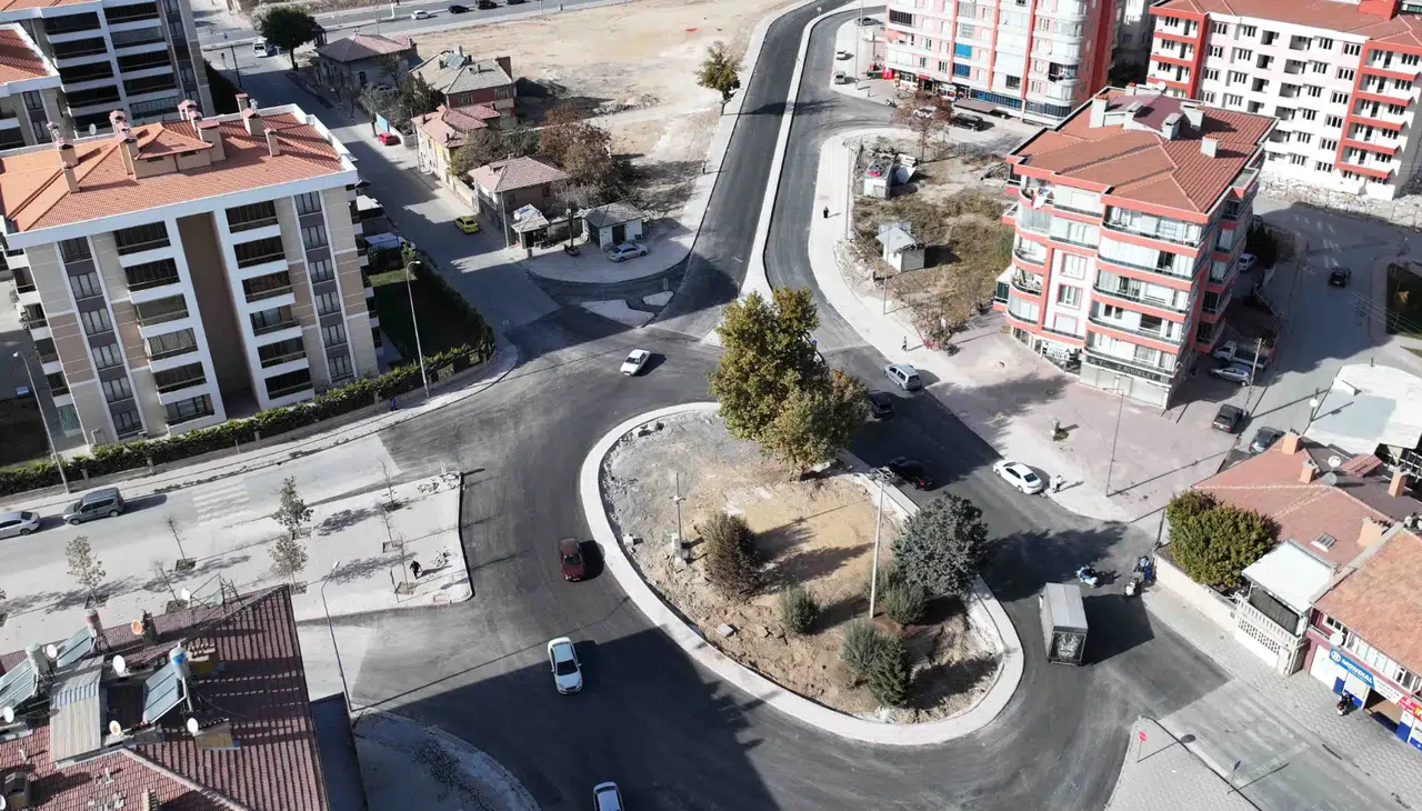 Konya'da güçlü ulaşım yatırımı: Karatay'ın dört bir yanına asfalt