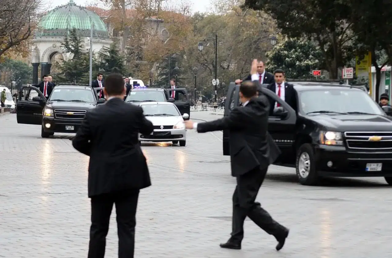 Papa'nın İstanbul'da olduğu saatlerde otele bombalı saldırı düzenlendi