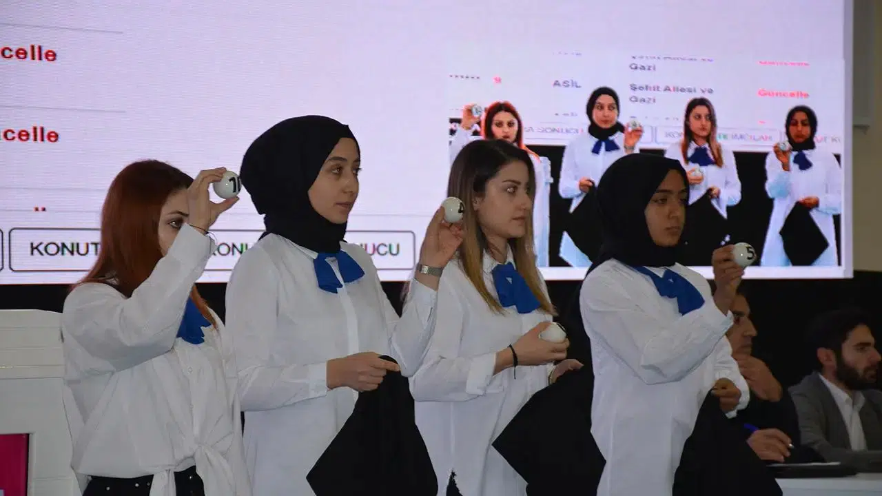 TOKİ'den 20 yaş altı gençler ev alabiliyor mu: Sosyal konutta yaş sınırı kontenjanı