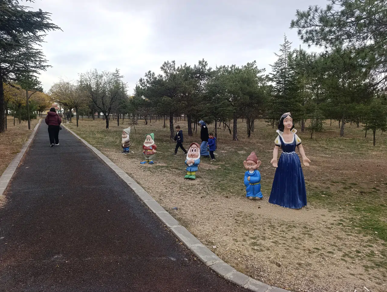 Pamuk Prensesin cücelerini çaldılar: 3 cüce aranıyor