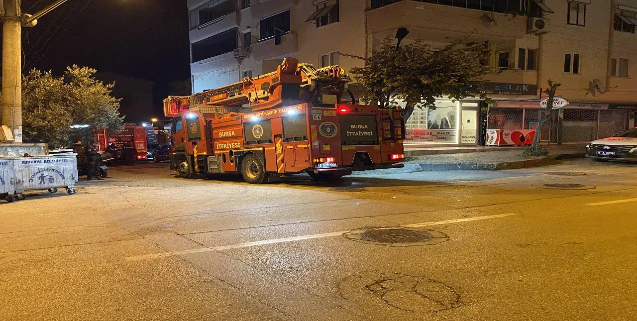 Aynı apartmanda 6. yangın: Apartman sakinleri evlerine giremiyor