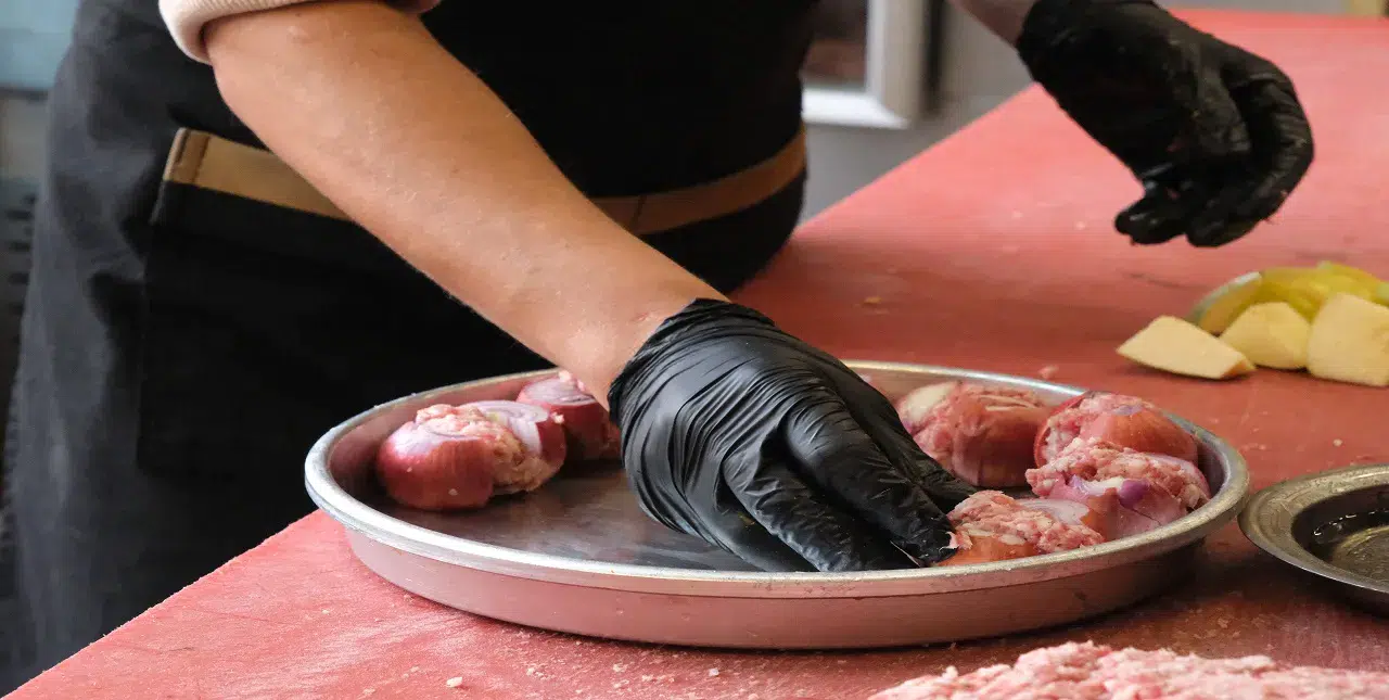 Master şefinden damak çatlatan tarifi : Doğal antibyotik olarak soğan kebabı