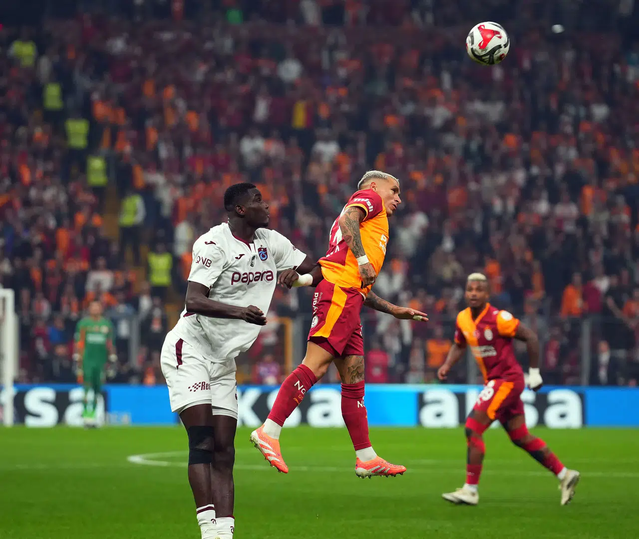 Galatasaray ve Trabzonspor arasında bir ilk yaşandı