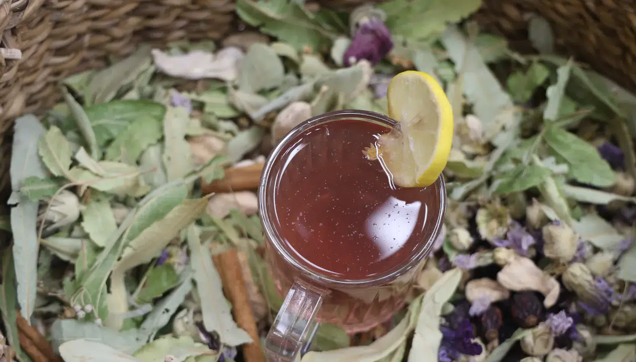 Bitki çaylarını dozunda kullanın: Uzmanından uyarı