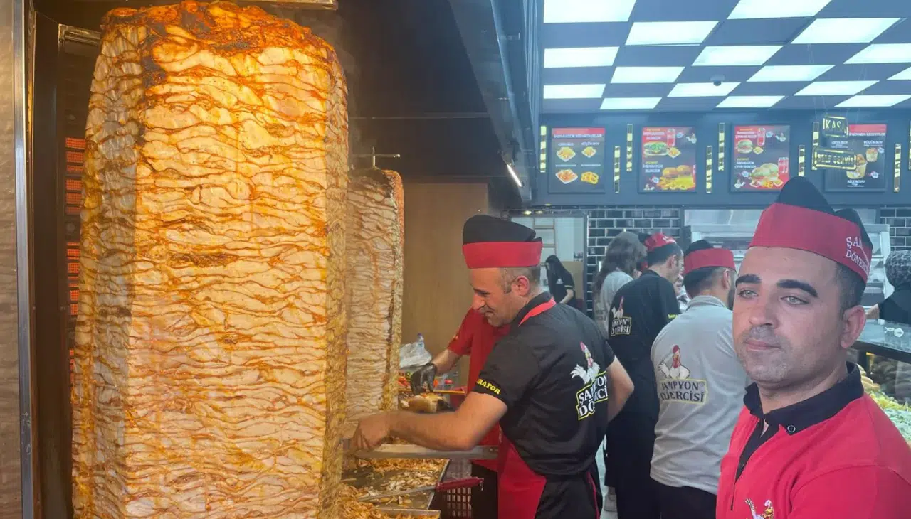 1 liraya tavuk döner satıldı: Üstelik yanında ayran da var