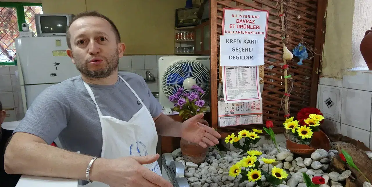 İnanması güç: Pide salonun ortasında 'yatır' mezarı