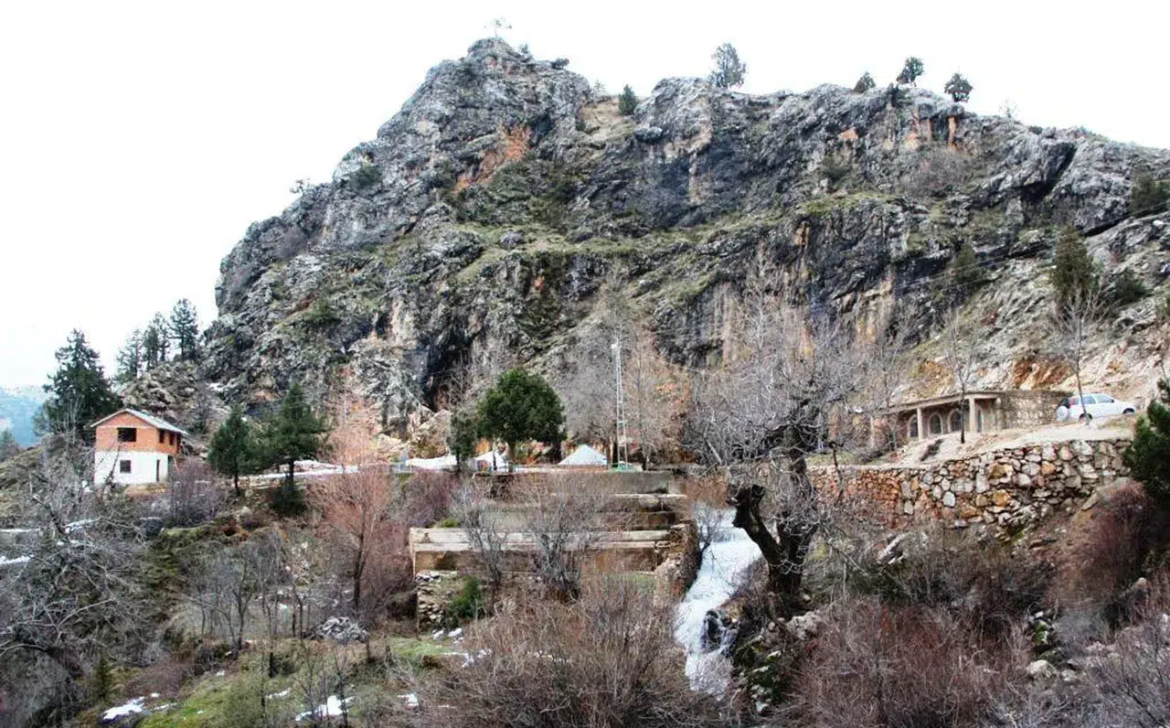 Konya'nın en ilginç mağarası: Şelaleden akan sular tarihe götürüyor