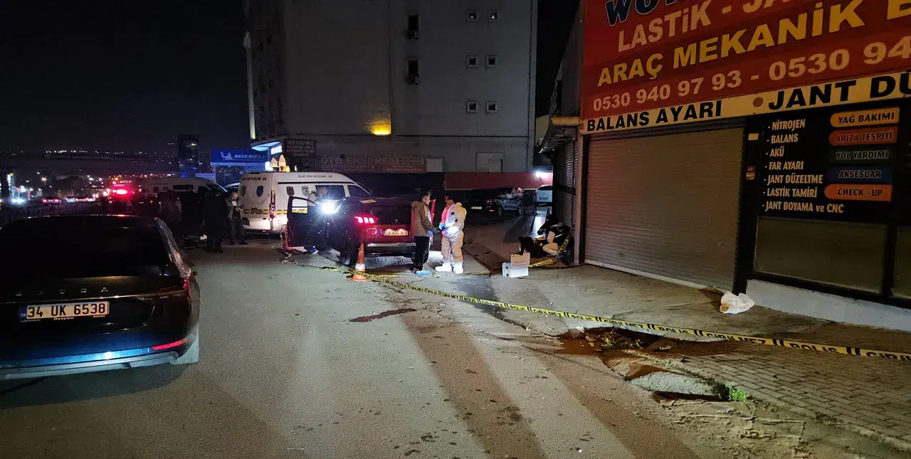 Kanlı gece, ölü ve yaralılar var: Otomobilde arkadaşlarına ateş etti