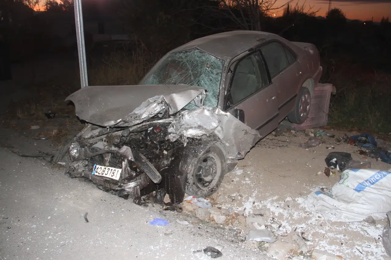 Konya'da feci kaza: Otomobil ile traktör çarpıştı