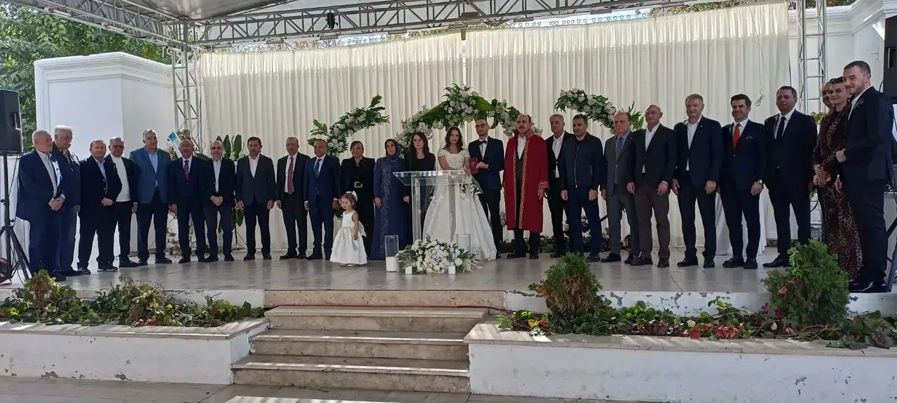 Konya'da un sanayicilerini buluşturan düğün: Aydınalp ailesinin mutlu günü