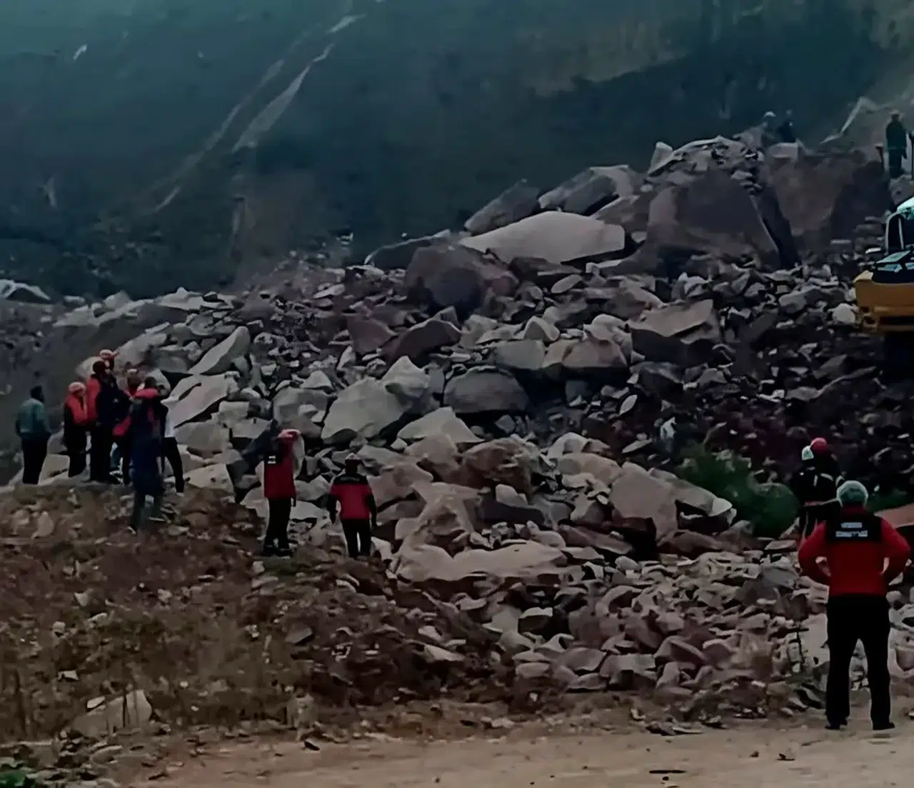 Acı haber geldi: Taş ocağında göçük