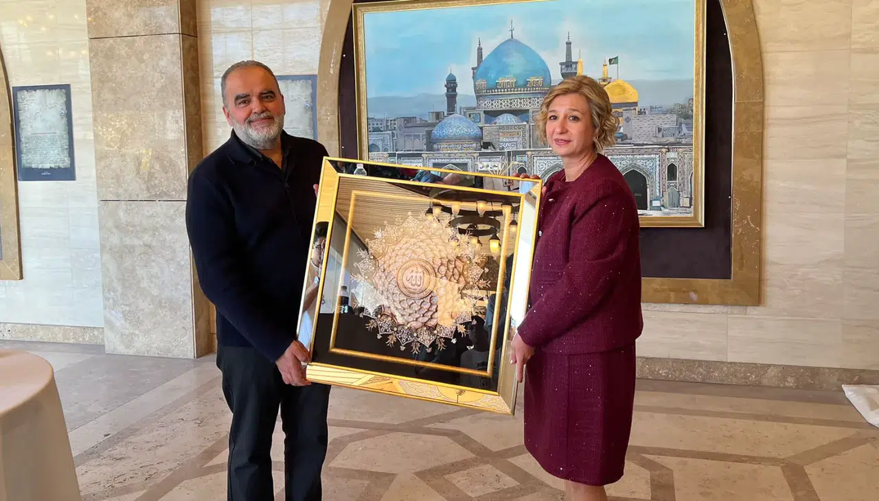 Konya'da Kağıt Rölyef Sergisi Açıldı: Derinliği Anlatan Eller