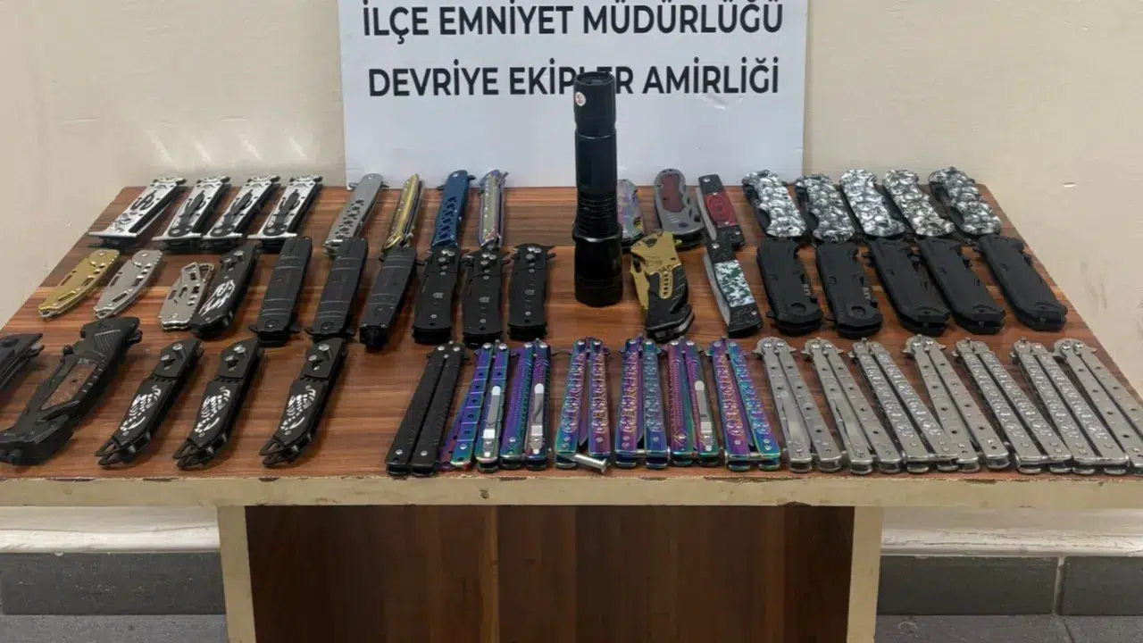 Bunlar 2 çocuğun üzerinden çıktı: 52 adet kesici aleti görenler dehşete kapıldı