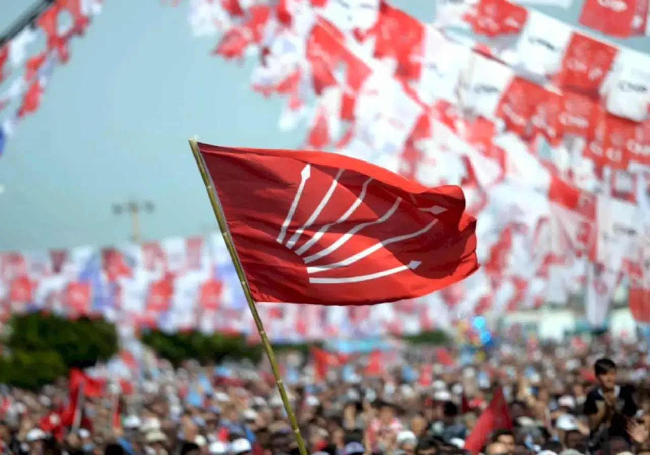 İmralı'ya gitmeme kararı sonrası CHP binasına saldırı