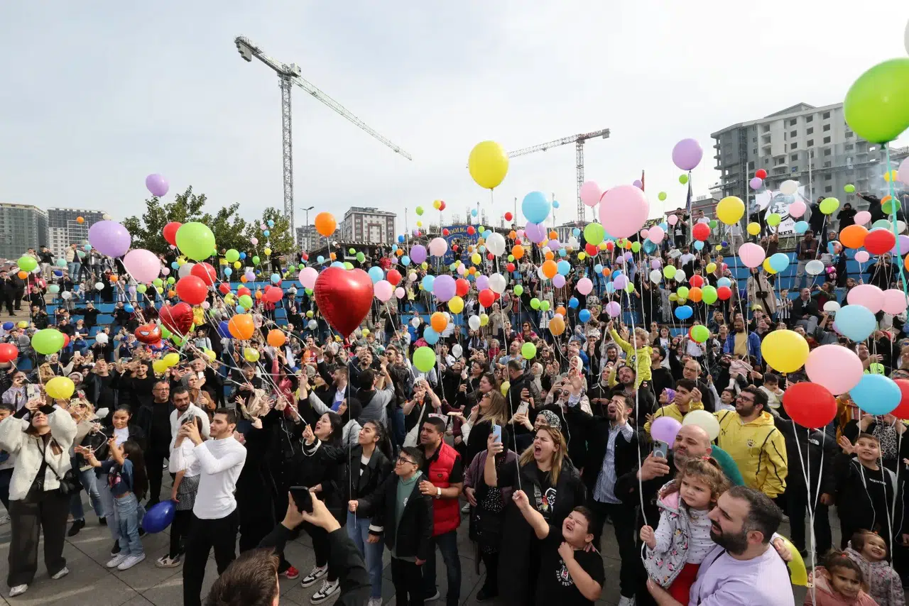 Binlerce balon Minik Efe için havalandı: Lösemi zaferi kutlandı