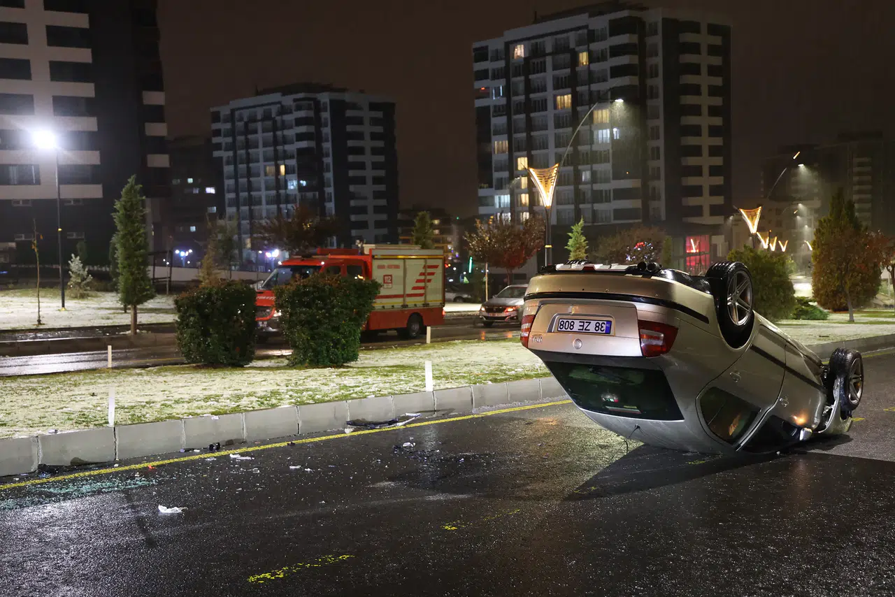 İlginç kaza! Takla atan otomobilden çıktı ardından kayıplara karıştı