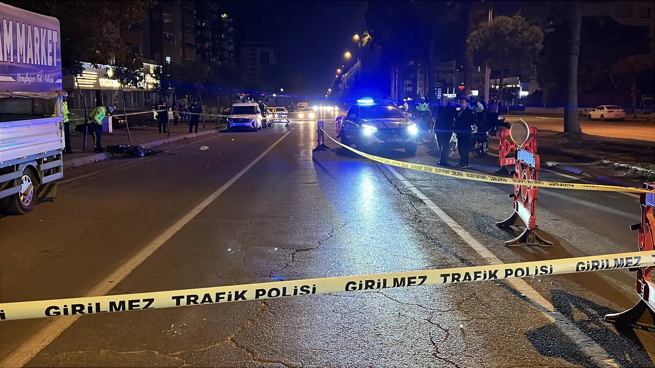 Polisten kaçtı, park halindeki kamyonete çarptı: 1 ölü 1 yaralı