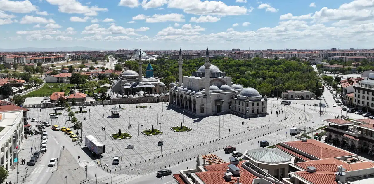 Konya'da gönüller bu meydanda bir oluyor: Binlerce kişi geliyor