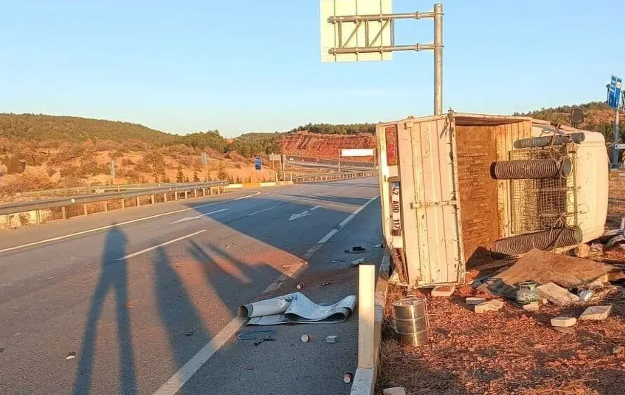 Konya'da kamyonun çarptığı kamyonet devrildi: 1 ölü, 1 yaralı
